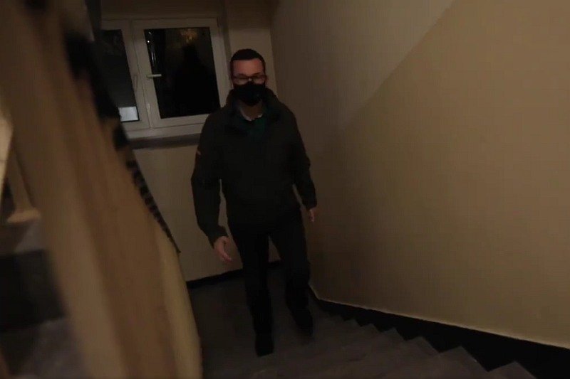 Jak Mateusz Morawiecki wspierał seniorów w ramach akcji wspierajseniora.pl? To nagranie jest zastanawiające.