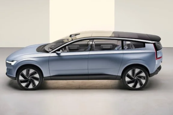 Volvo Concept Recharge ma równie pojemne wnętrze co SUV-y, a przy tym optymalną aerodynamikę, którą zawdzięcza opływowemu kształtowi