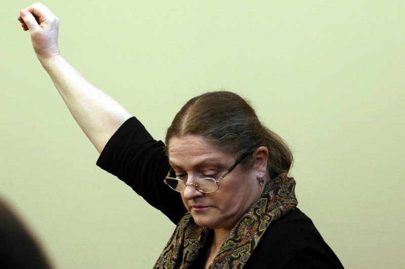 Krystyna Pawłowicz dedykuje opozycji utwór poety Marcina Świetlickiego.