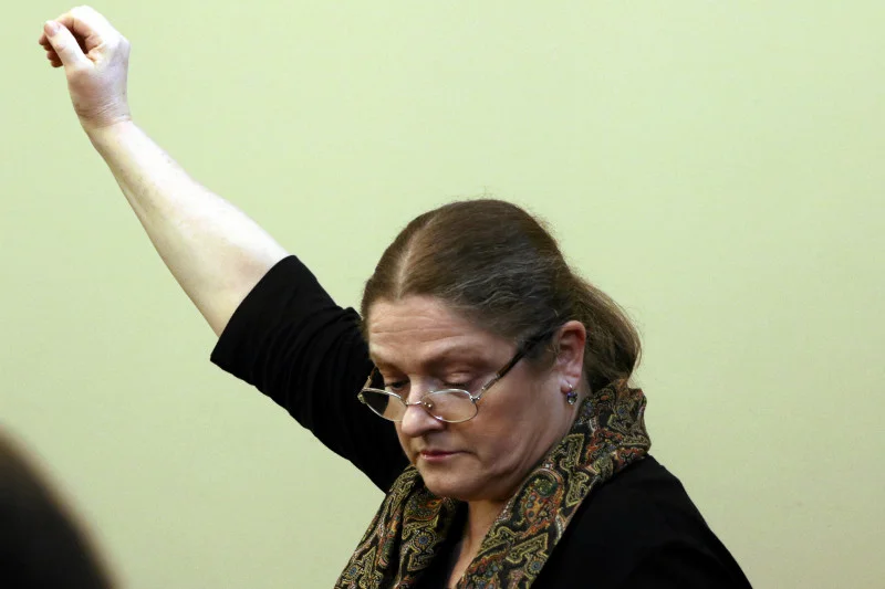 Krystyna Pawłowicz dedykuje opozycji utwór poety Marcina Świetlickiego.
