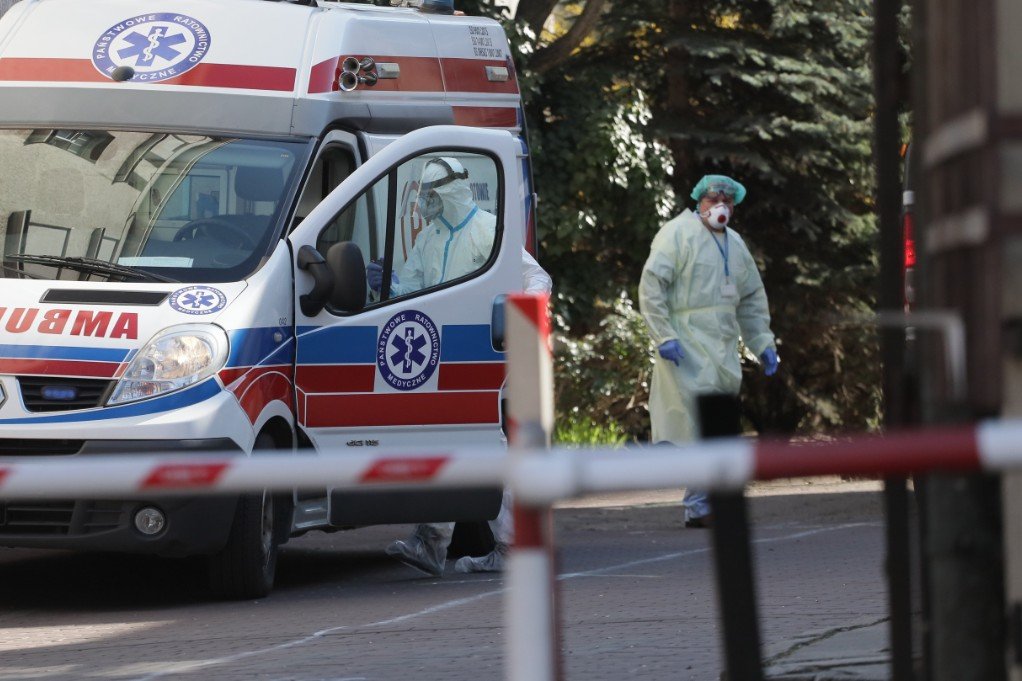 W szpitalu w Radomiu zmarł 79-letni mężczyzna. To dziesiąta ofiara koronawirusa w Polsce. 79-letni mężczyzna, który zmarł w szpitalu w Radomiu, miał choroby współistniejące.