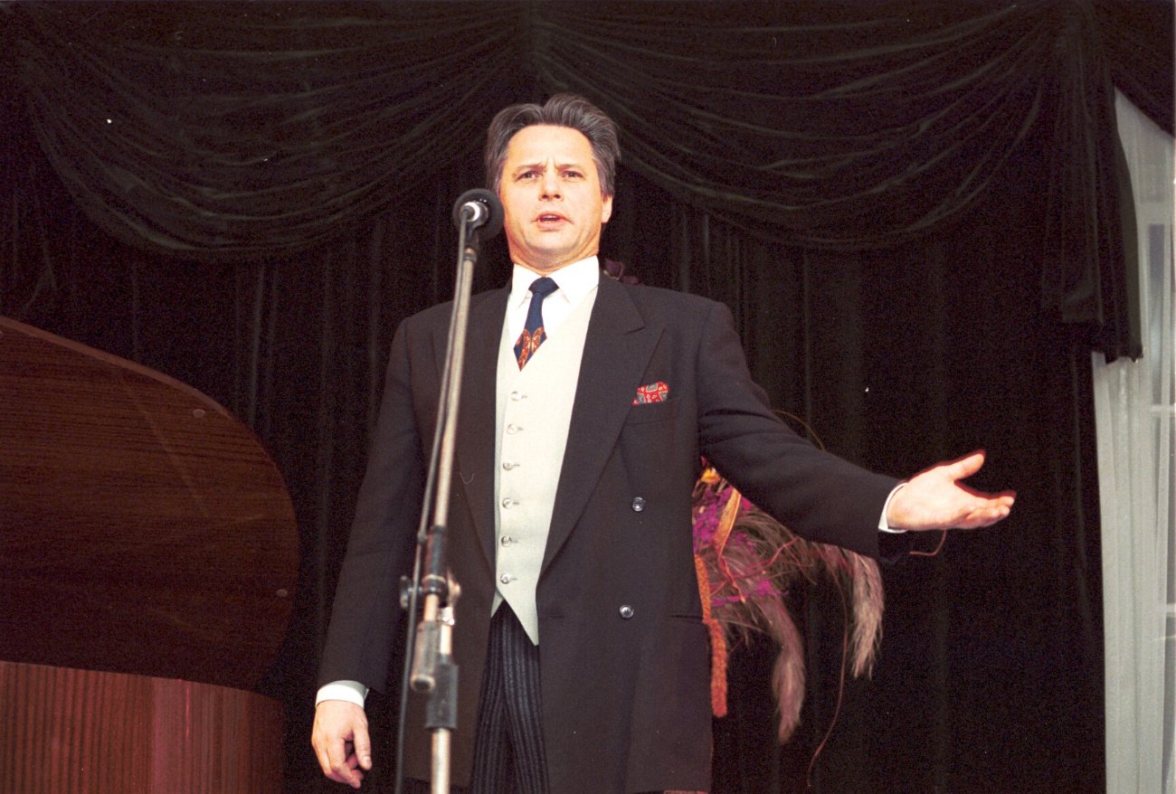 Aktor Krzysztof Janczar może pochwalić się pokaźną karierą w Polce i w USA.