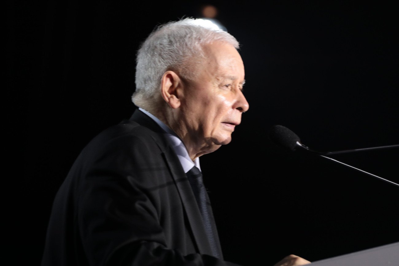 Zjednoczona Prawica zaliczyła spadek poparcia. Widać to w nowym sondażu dla RMF FM.