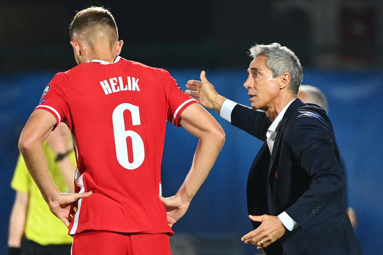 Trener Paulo Sousa z pewnością ma nad czym myśleć, zwłaszcza, jeśli mowa o grze w obronie Polaków.