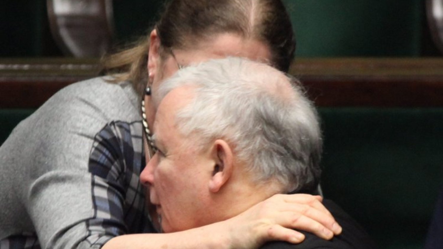 Krystyna Pawłowicz od rana broni już Jarosław Kaczyńskiego i już obraża posłanki opozycji.