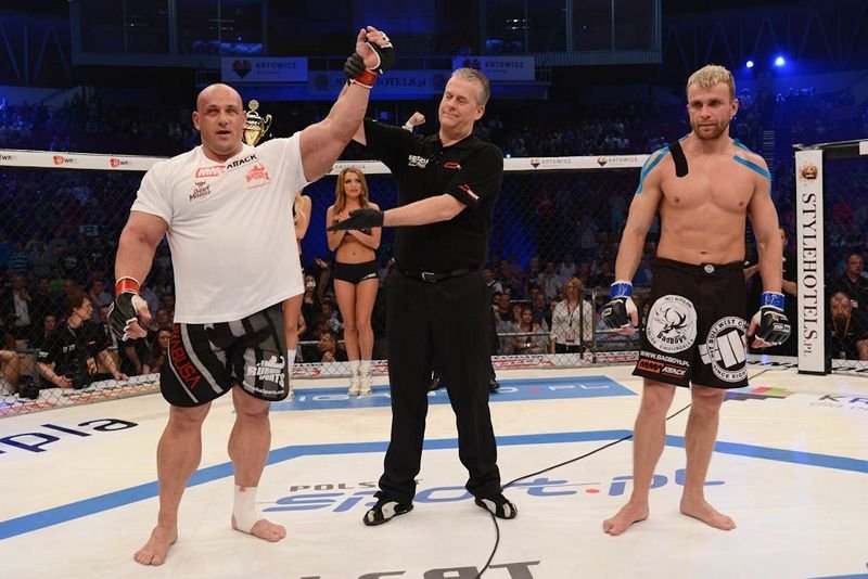 W pseudo walce Roberta Burneiki z Dawidem Ozdobą triumfował Litwin, który wygrał przez... dyskwalifikację rywala