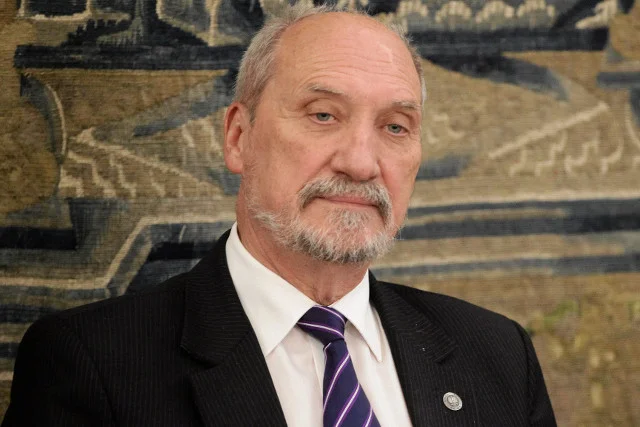 Po zerwanych negocjacjach z Francją, szef MON rozmawia z Ukrainą o wspólnym śmigłowcu.