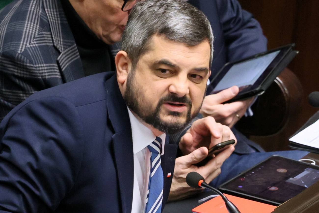 Odpowiedź PiS na "celę Tuska". Sobolewski broni – zdarzają się błędy