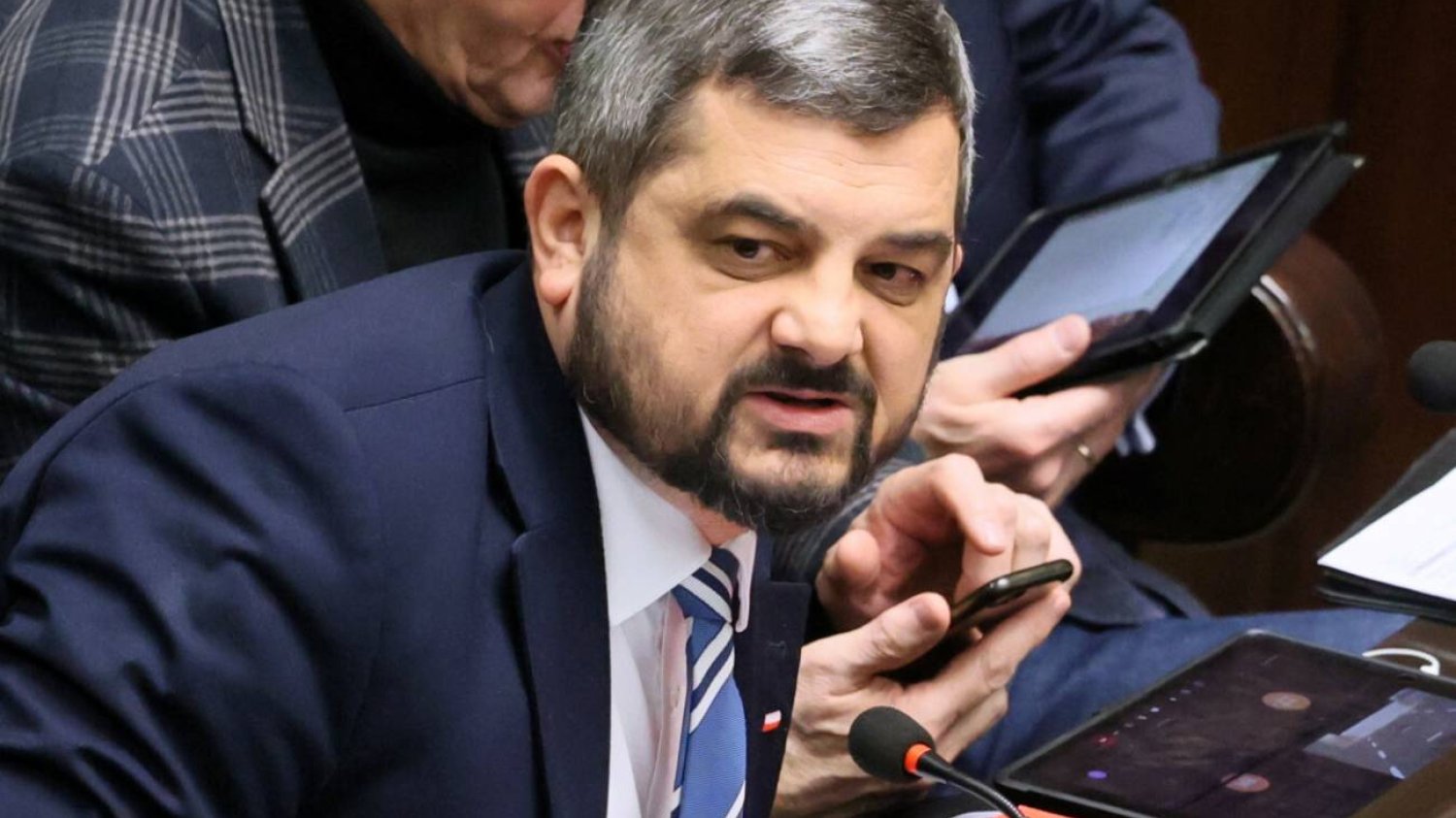 Odpowiedź PiS na "celę Tuska". Sobolewski broni – zdarzają się błędy