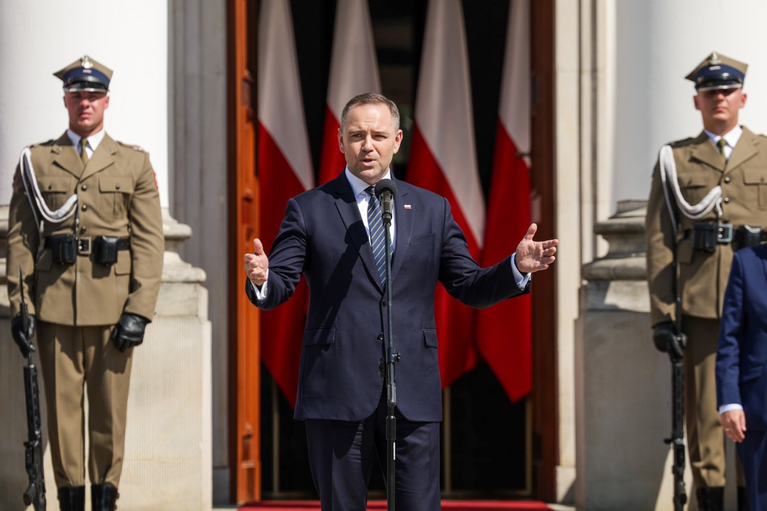 Nawrocki mianował nowych generałów. Tusk nie kryje wątpliwości