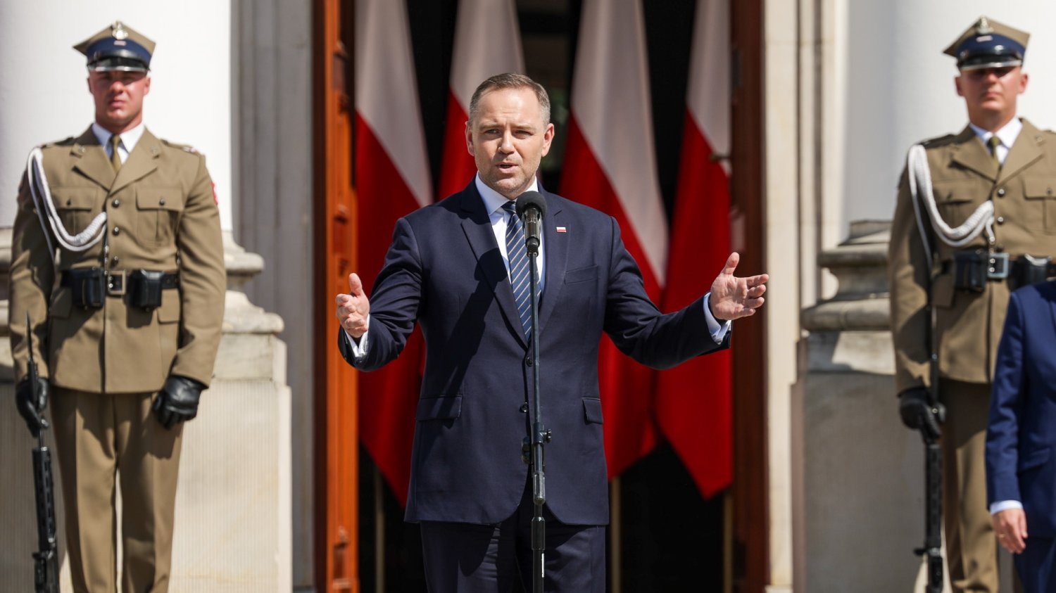 Nawrocki mianował nowych generałów. Tusk nie kryje wątpliwości