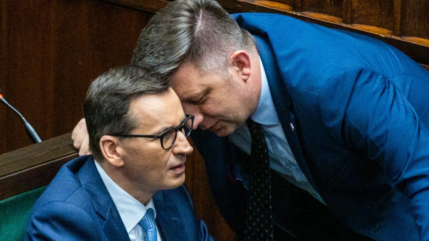 Afera mailowa. Były pracownik Morawieckiego miał absurdalne żądania.