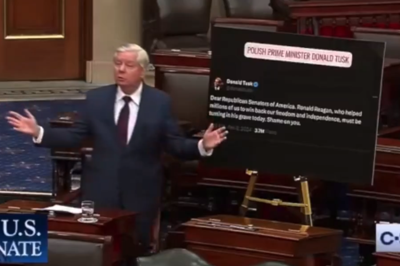 Amerykański senator skomentował wpis Donalda Tuska. Przyniósł planszę do Kongresu