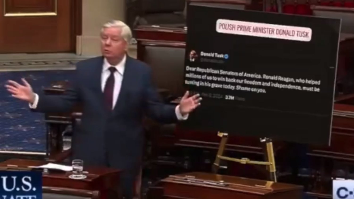 Amerykański senator skomentował wpis Donalda Tuska. Przyniósł planszę do Kongresu