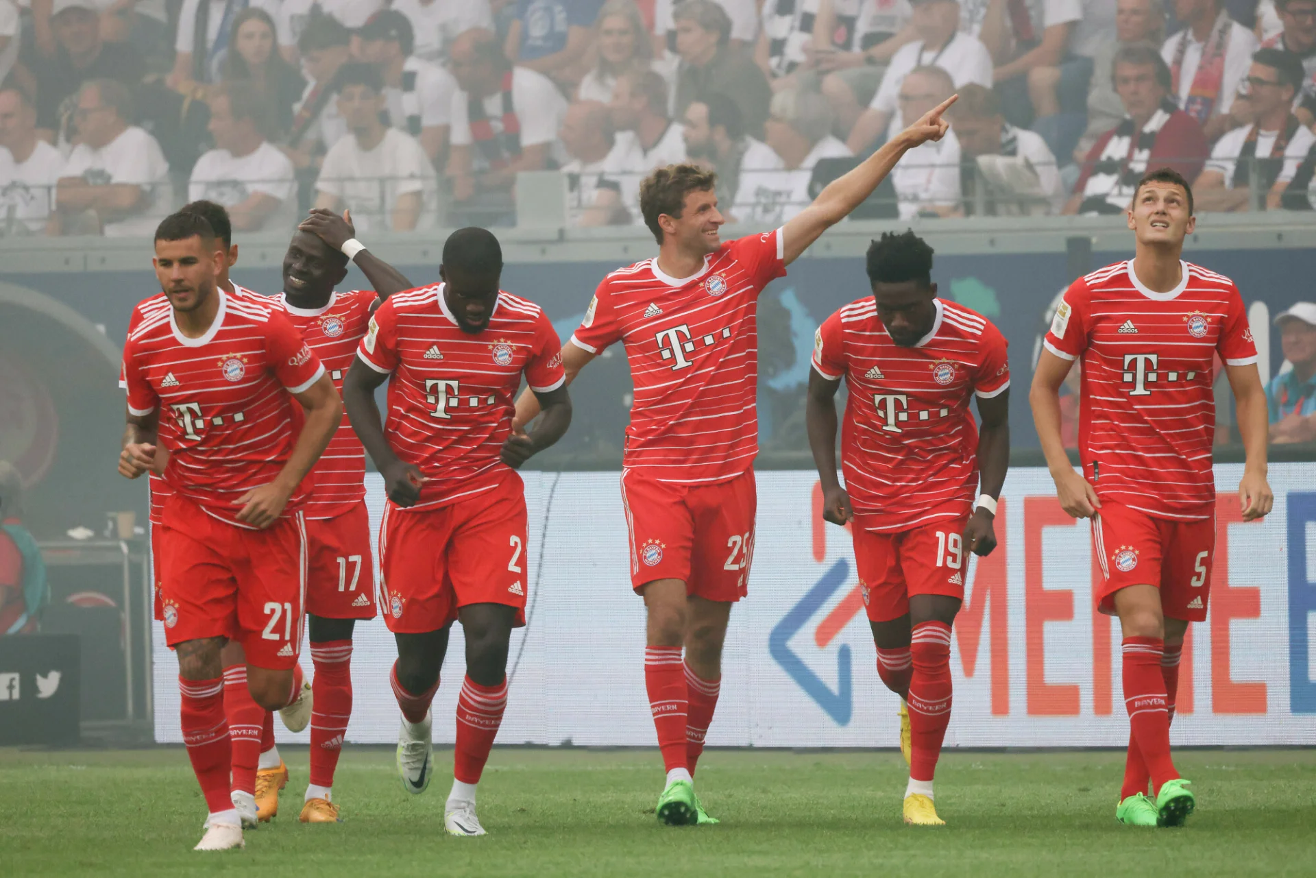 Bayern Monachium efektownie rozbił Eintracht Frankfurt na początek sezonu Bundesligi