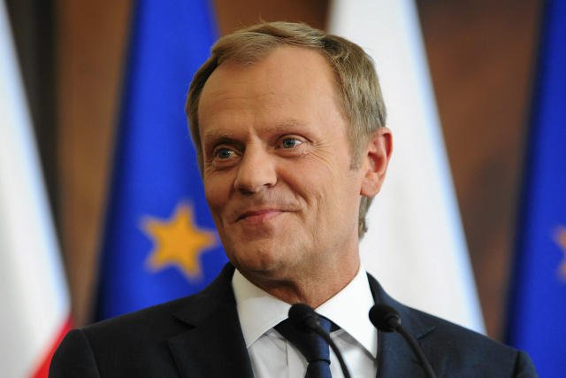 Tusk spotkał się z eurodeputowanymi PO, oficjalnie - by porozmawiać o sytuacji w Europie i w Polsce, nieoficjalnie - zainterweniować w sprawie podziałów we frakcji.