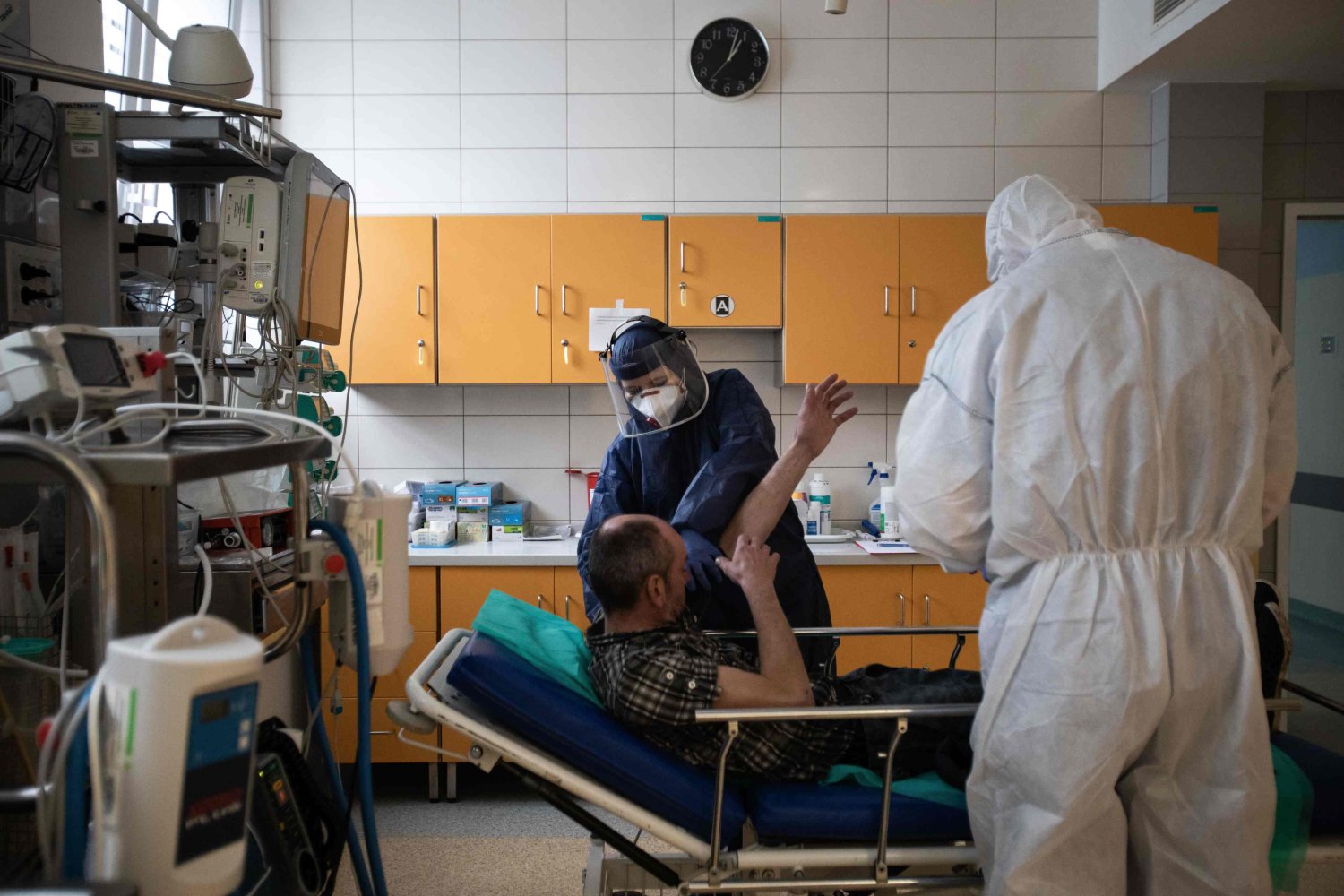 Mamy lawinowy wzrost zakażeń covid-19 w polskich szpitalach.