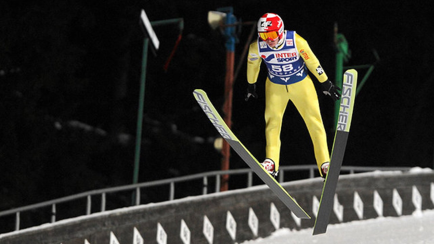 Kamil Stoch podczas wczorajszego treningu upadł podczas lądowania (zdjęcie przedstawia Stocha, ale nie feralny skok)