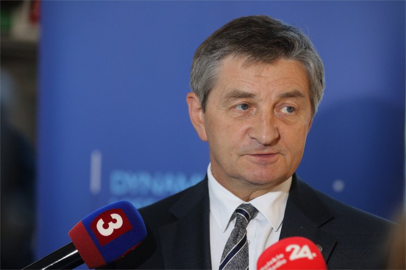 Marszałek Kuchciński już wcześniej lubił latać rządowym samolotem do rodzinnego Rzeszowa.