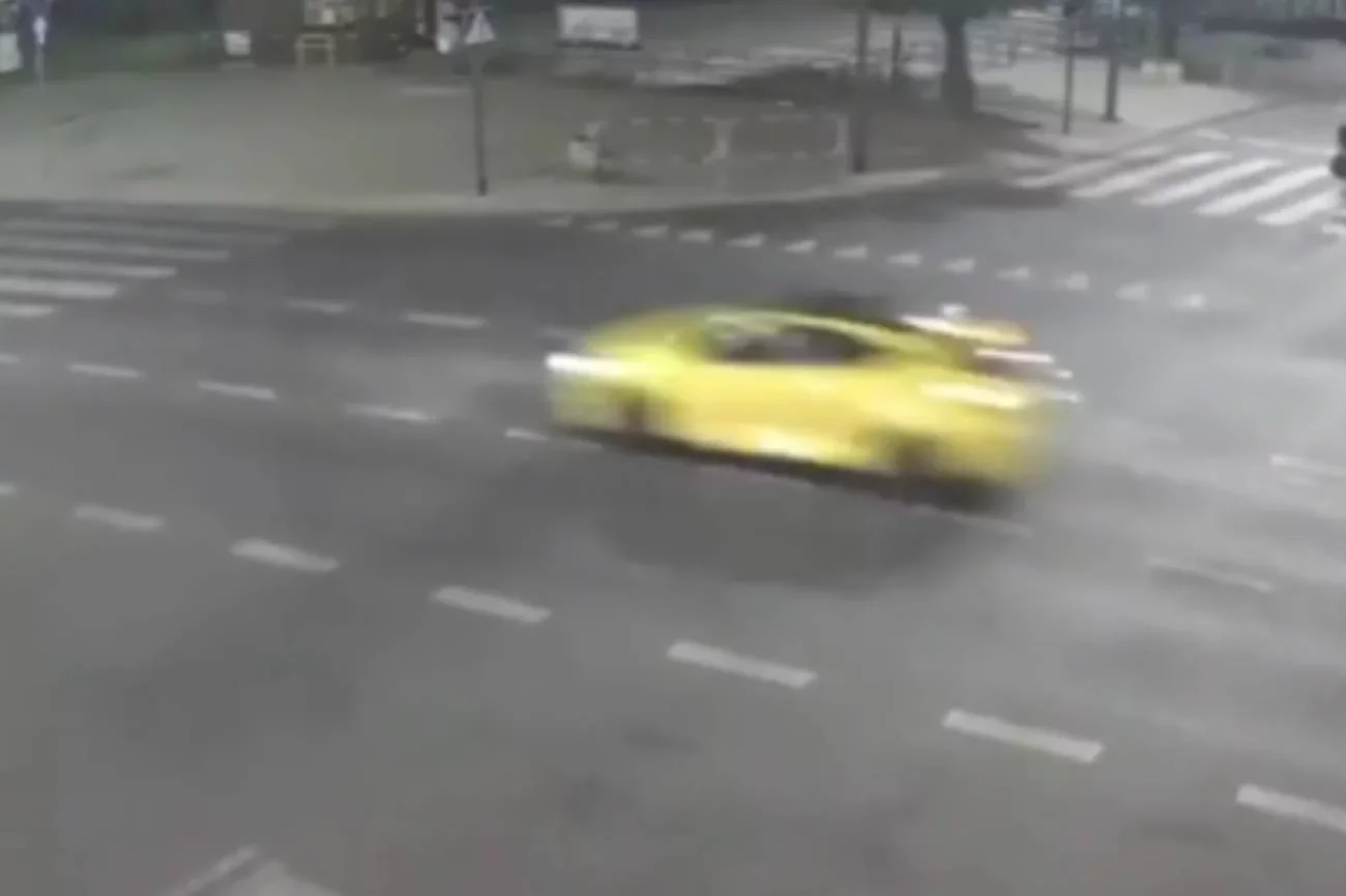 Miasto Kraków pokazało nagranie z monitoringu przed wypadkiem.