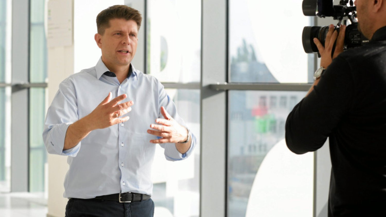 Zbigniew Stonoga wrzucił do sieci maile Ryszarda Petru i działaczy Nowoczesnej