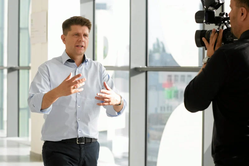 Zbigniew Stonoga wrzucił do sieci maile Ryszarda Petru i działaczy Nowoczesnej