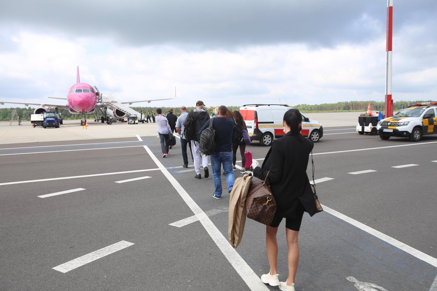 Setki turystów musiało spieszyć się z powrotem z Portugalii.