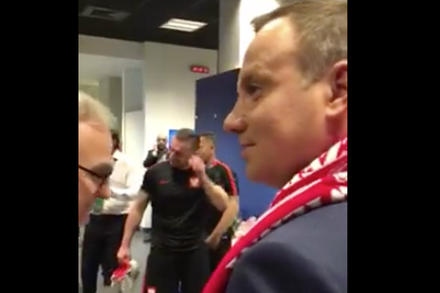 Andrzej Duda pokazał dystans? Część internautów chwali go za poczucie humoru.