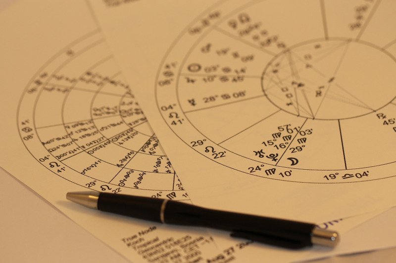 Na początku roku chętnie zaglądamy do różnego rodzaju horoskopów szukając pozytywnych informacji.