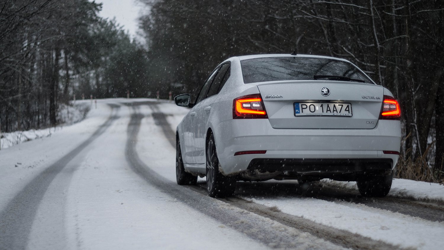 Skoda Octavia z takim wyposażeniem nie ma problemu na śniegu.