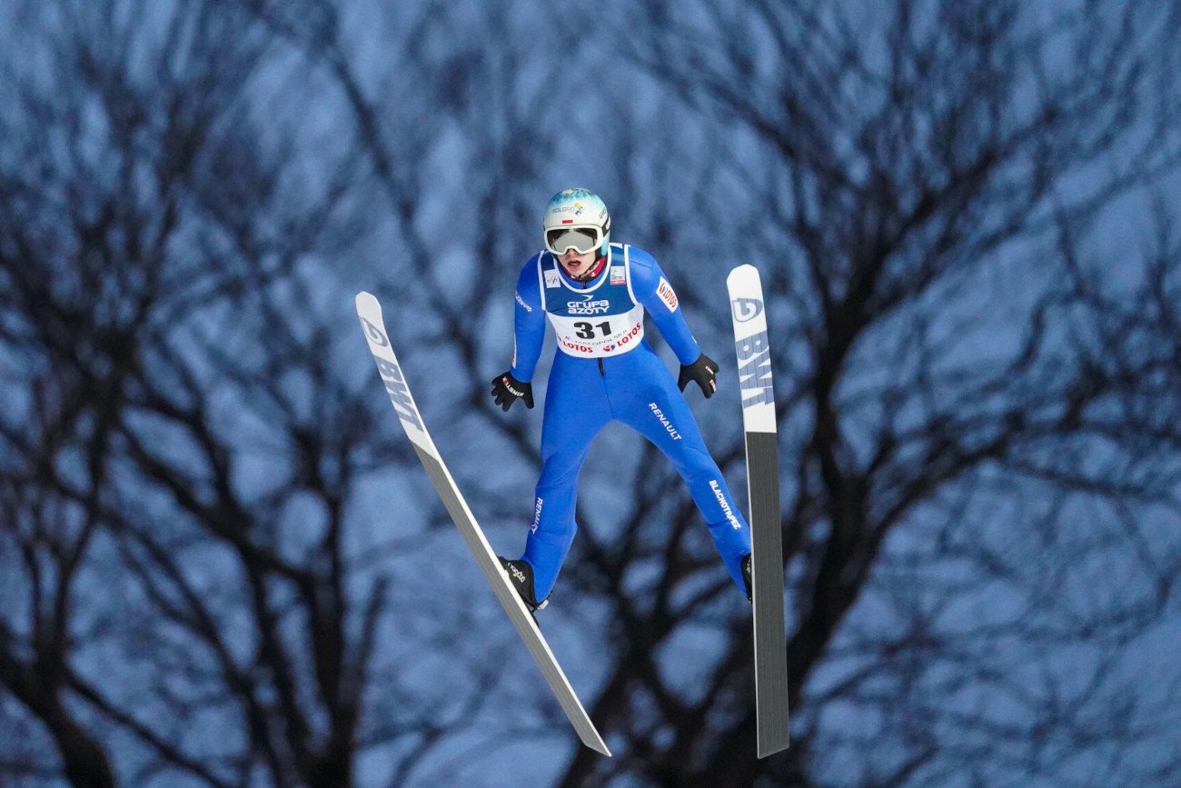 Paweł Wąsek oddał podczas sobotniego treningu skok na odległość aż 133 metrów.