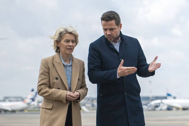 Ursula von der Leyen przybyła do Warszawy. Przewodnicząca Komisji Europejskiej weźmie udział w wydarzeniu "Stand Up for Ukraine"