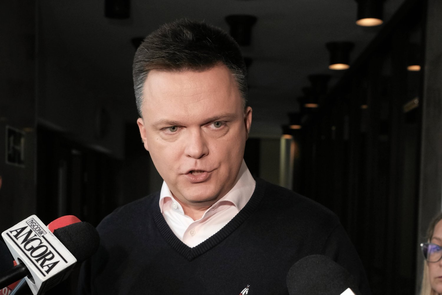 Hołownia na nocnym spotkaniu z PiS. Na miejscu pojawić się miał Kaczyński
