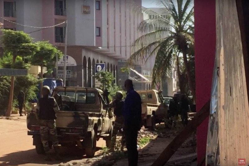 W zamachu w stolicy Mali zginęło co najmniej 27 osób.