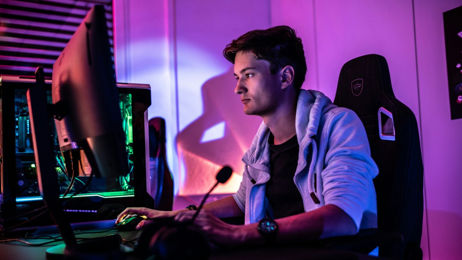 Internet gamingowy to zwyczajowe określenie na tyle szybkiego, stabilnego i niezawodnego łącza internetowego, że umożliwiającego maksymalnie przyjemną i niezakłóconą rozrywkę w grach online w warunkach domowych.