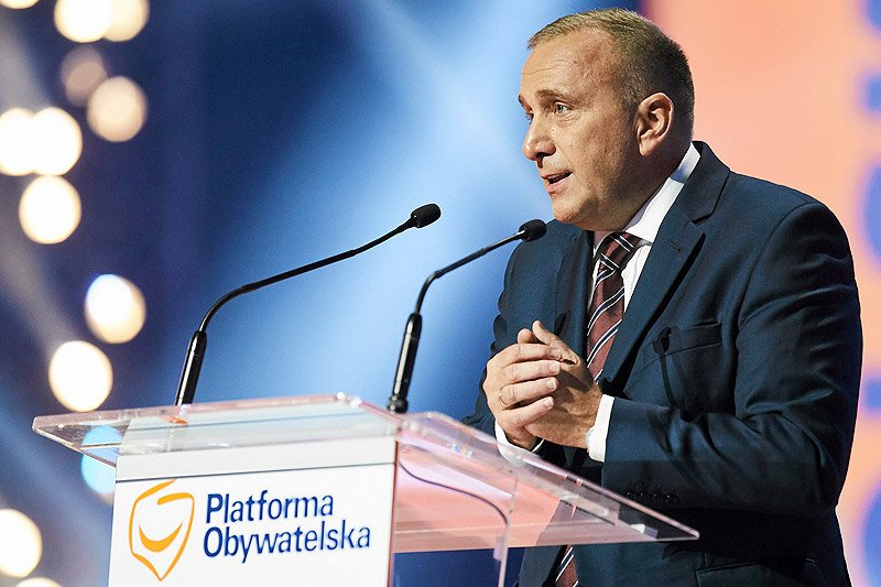 Grzegorz Schetyna nie ma zbyt silnej pozycji w PO, a jego przeciwnicy starają się ją jeszcze bardziej osłabić.