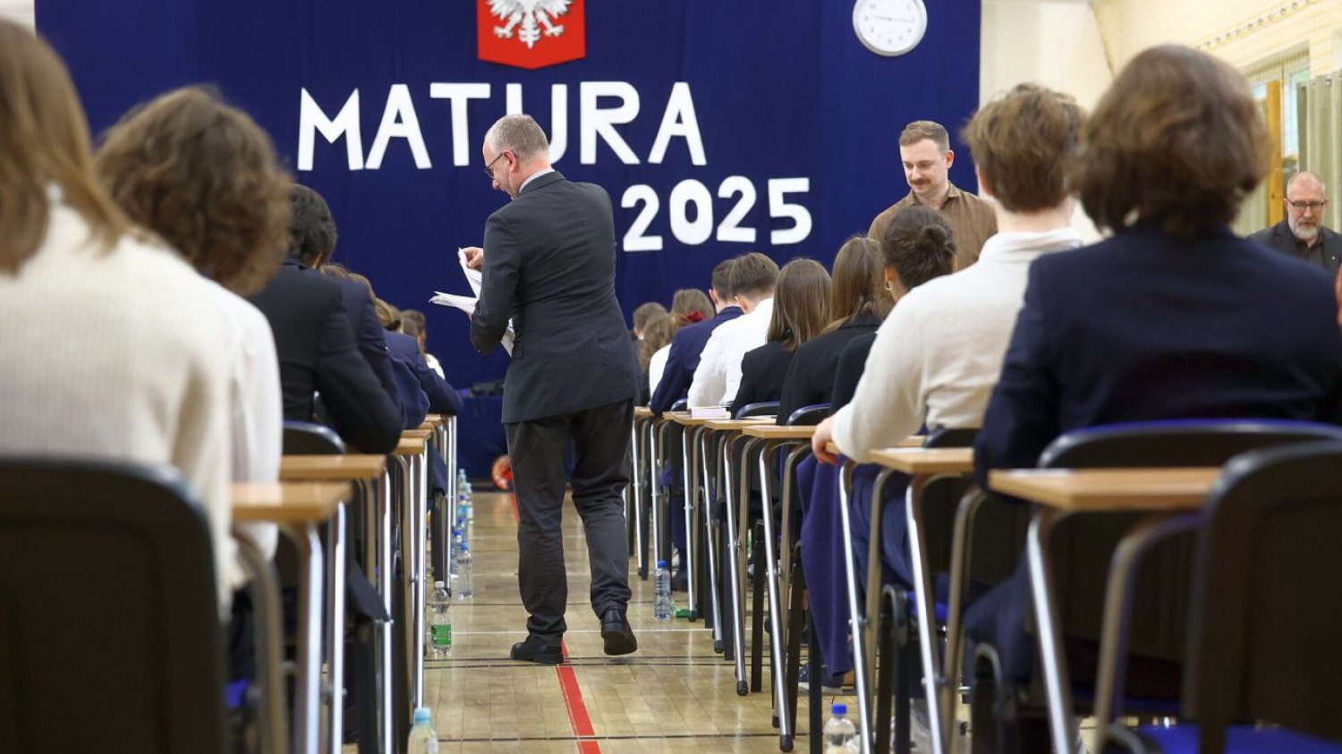 Wystartowały matury. Przecieków nie ma, ale mniej więcej wiadomo, o czym piszą maturzyści w tym roku Wystartowały matury. Przecieków nie ma, ale mniej więcej wiadomo, o czym piszą maturzyści w tym roku