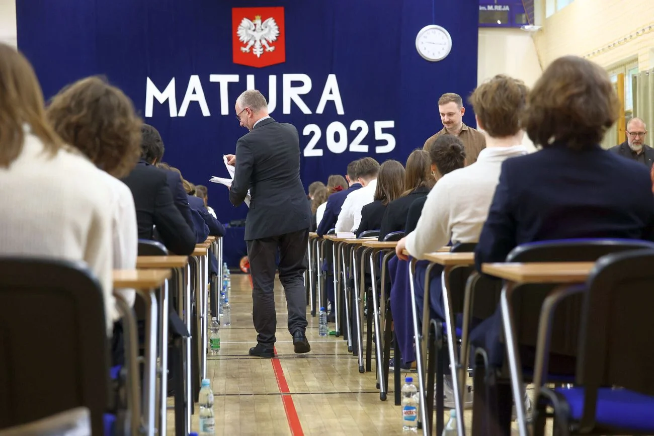 Wystartowały matury. Przecieków nie ma, ale mniej więcej wiadomo, o czym piszą maturzyści w tym roku Wystartowały matury. Przecieków nie ma, ale mniej więcej wiadomo, o czym piszą maturzyści w tym roku