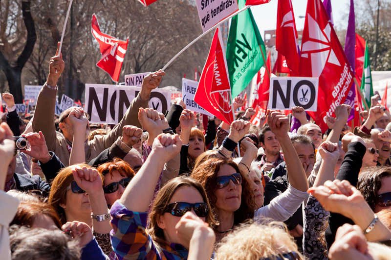 Protesty młodych Hiszpanów w Madrycie przeciwko bezrobociu
