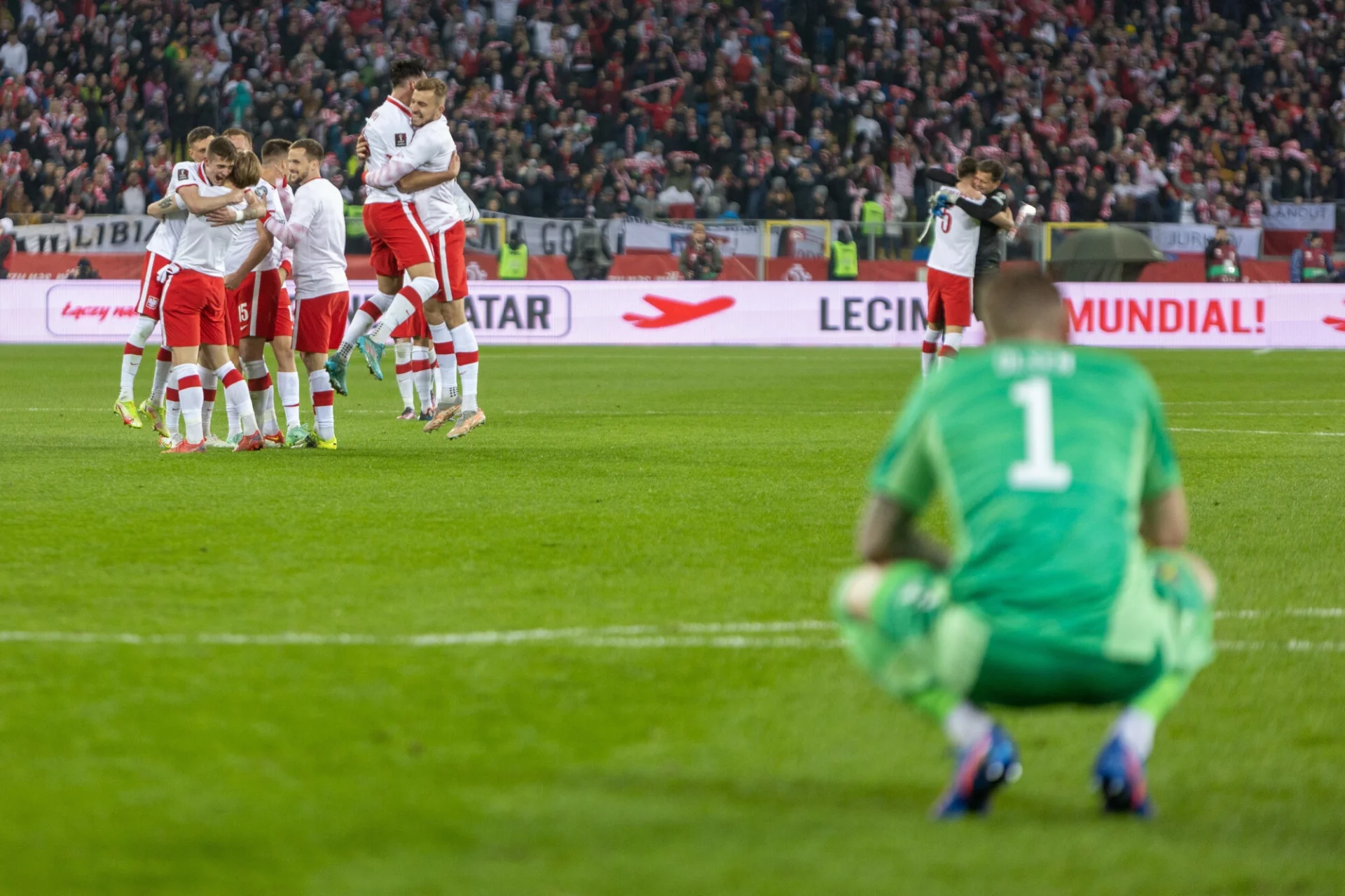 Tak nasi piłkarze cieszyli się z awansu na mundial. Teraz pora, żeby zdjąć klątwę podczas MŚ i pokazać jaja. Panowie, zróbcie to!