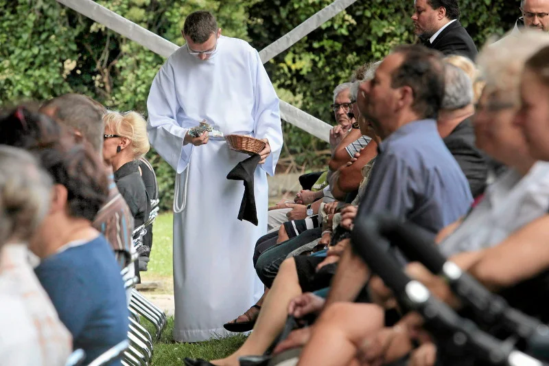 Z sondażu wynika, że niewiele osób popiera zbiórkę w kościołach poprzez terminale płatnicze.