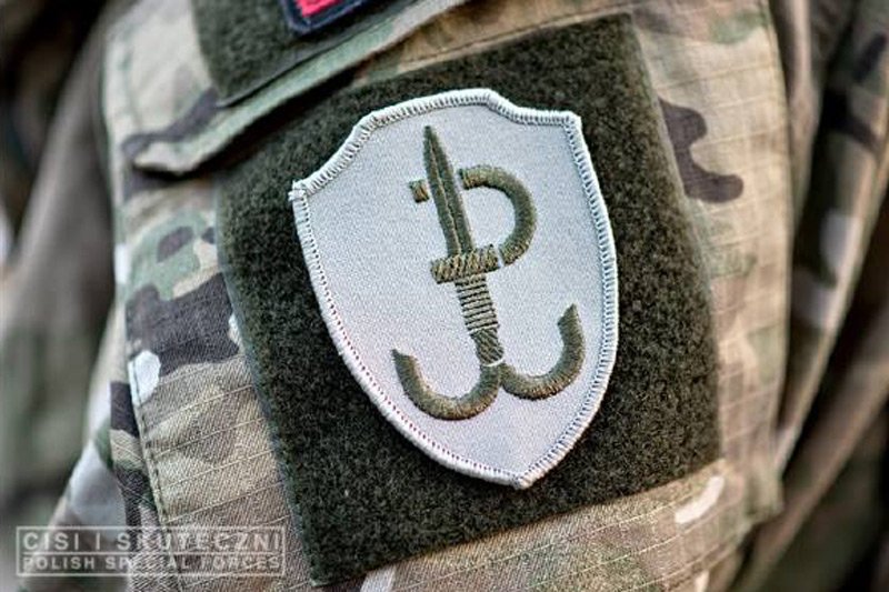 Kotwica Polski Walczącej w nowym logo-odznace Jednostki Wojskowej Komandosów i na naszywkach GROM-u wzbudza kontrowersje.