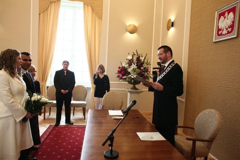 Warszawiacy wolą brać śluby cywilne.