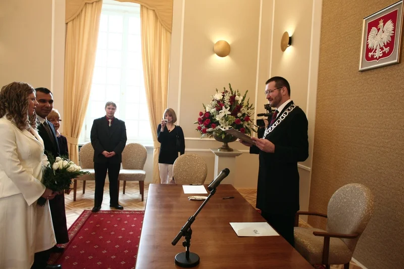 Warszawiacy wolą brać śluby cywilne.