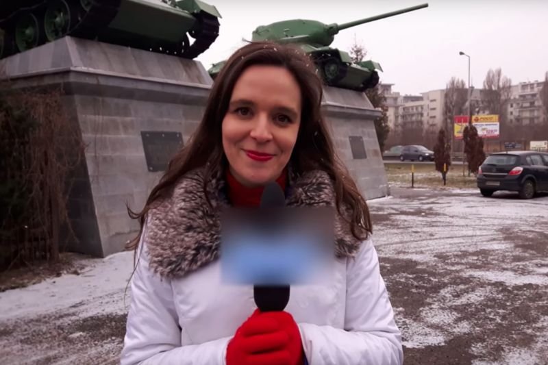 Według Klaudii Jachiry nie da się jasno oddzielić to co jest satyrą od tego co nią nie jest.