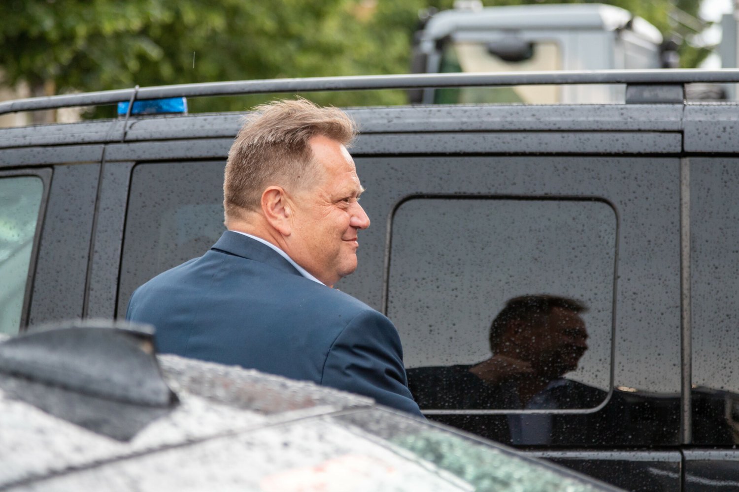 Rządowa limuzyna nie zatrzymała się do kontroli, wiozła posła PiS