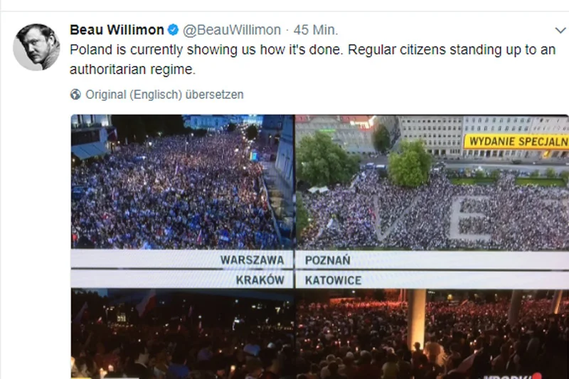 Twórca "House of Cards" Beau Willimon dostrzegł wydarzenia w Polsce. "Tak zwykli obywatele stają przeciwko autorytarnemu reżimowi" - napisał.