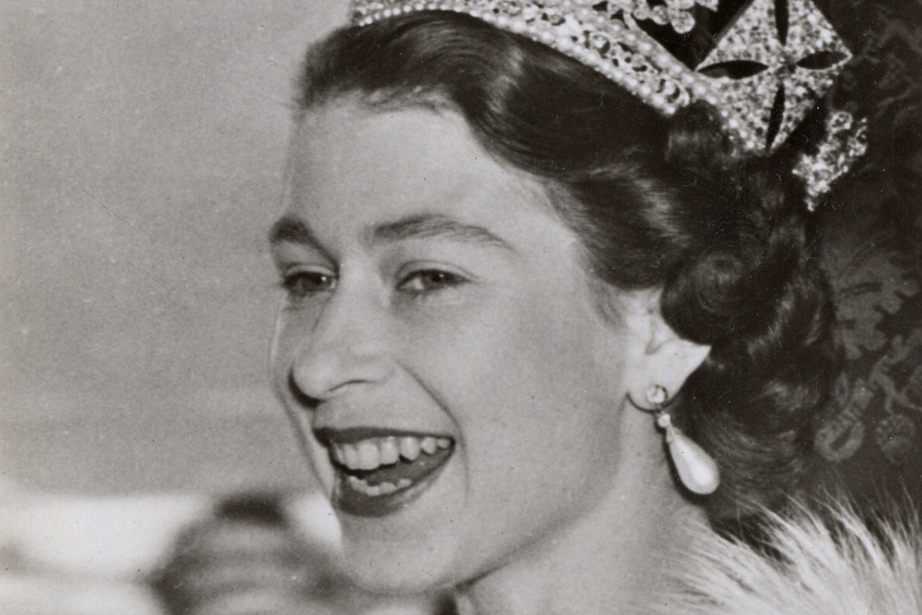 7 filmów i seriali dokumentalnych o życiu królowej Elżbiety II [LISTA]