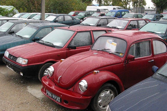 Jak sprawdzić historię wymarzonego samochodu? Bezpłatny sposób jest na wyciągnięcie ręki, wystarczy dostęp do internetu.