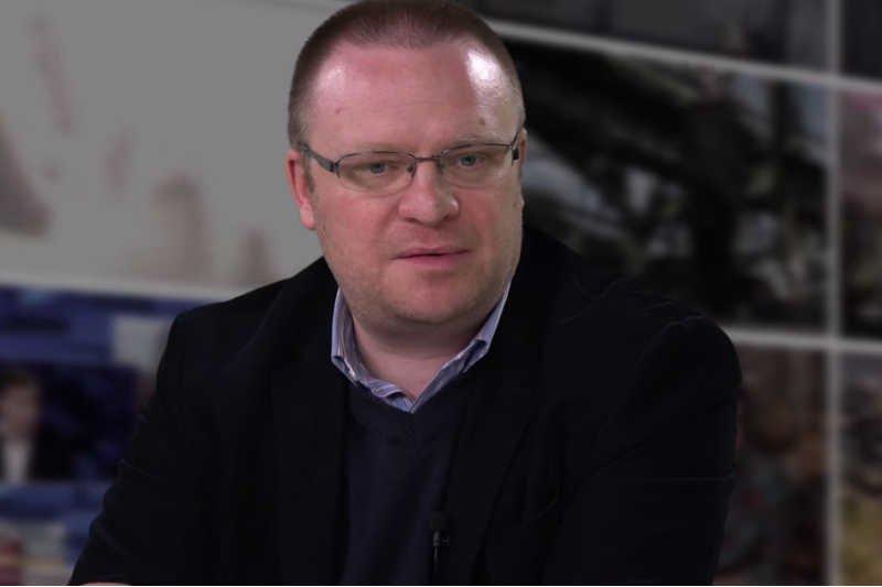 Łukasz Warzecha czasami zdobywa się na krytykę PiS, ale poza tym wspiera rządzących.